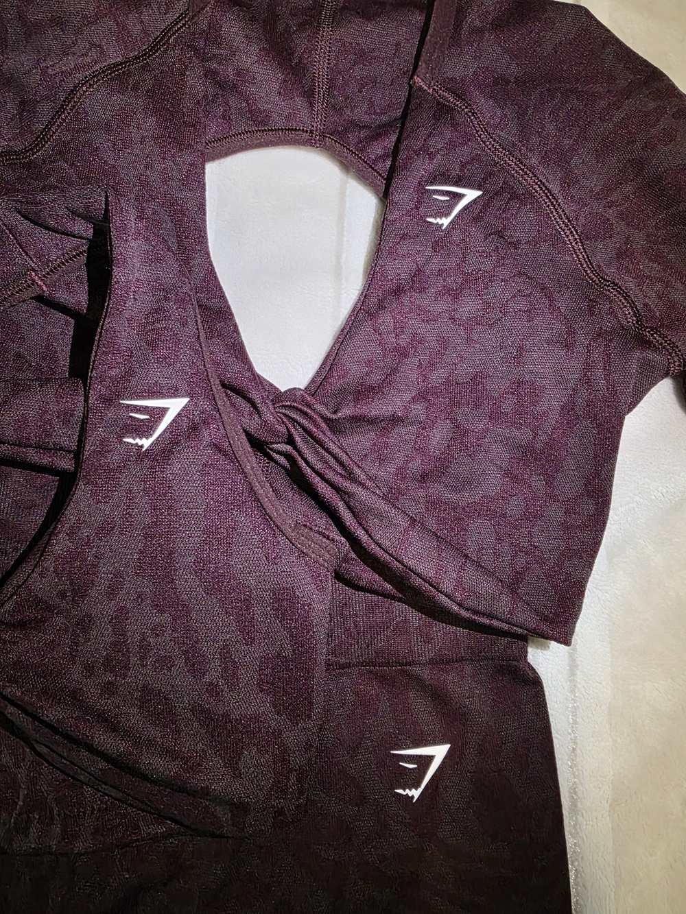 Gymshark Women's Plum Seamless Twist Long Sleeve Crop, Sports Bra & Short Set - Picture 3 of 3